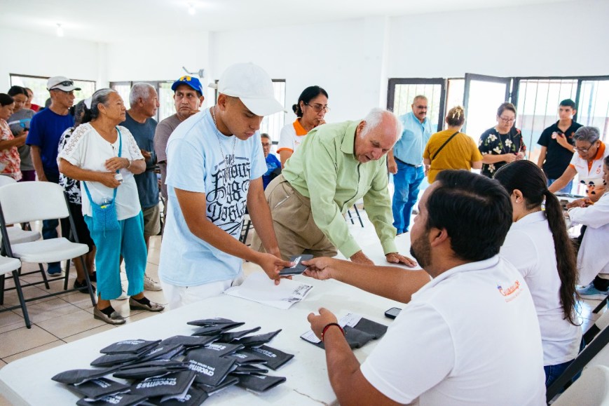 Entregan lentes gratuitos a 200 guadalupenses