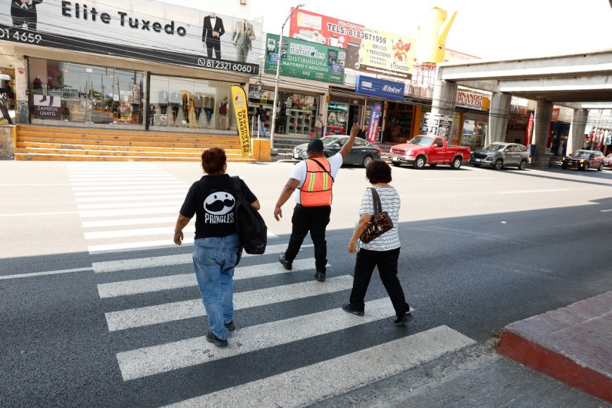 Agilizan tránsito vehicular en Guadalupe con apoyo de auxiliares viales