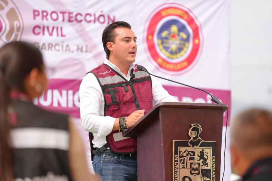 Manuel Guerra Cavazos refrenda su compromiso con Bomberos de Nuevo León