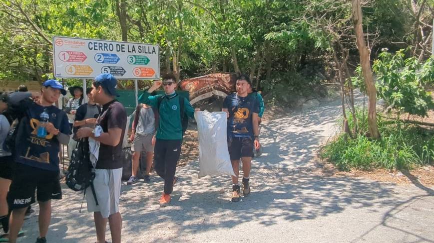Realizan limpieza en el Cerro de la Silla con apoyo de estudiantes y dependencias