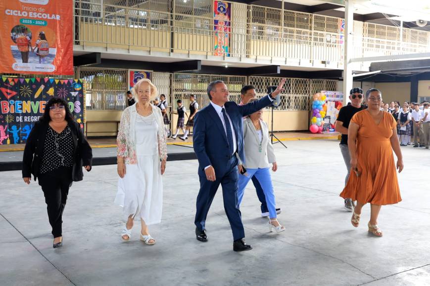 Reitera Héctor García compromiso con la educación de niños y jóvenes