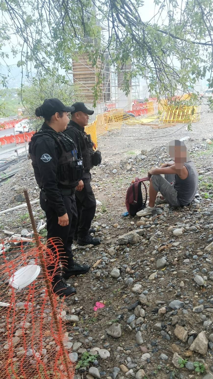 Rescatan a persona en el Río Santa Catarina