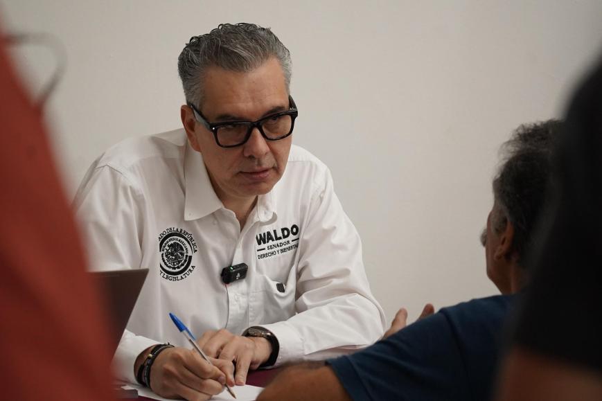 Arranca Waldo Fernández “Escritorio Callejero” en Santa Catarina