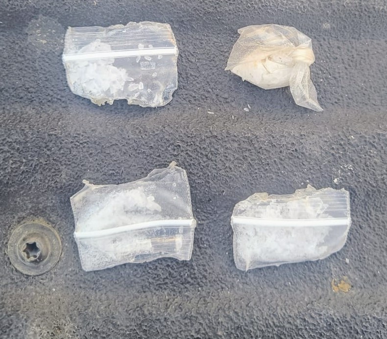 Detienen a dos jóvenes por posesión de droga en Monterrey