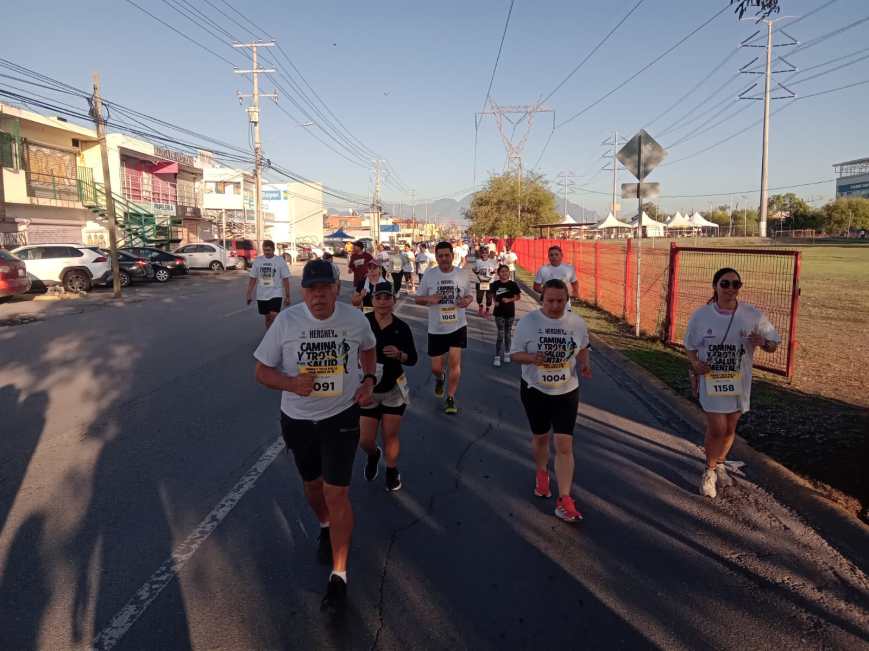 Fomenta Escobedo con carrera-convivencia la salud física y mental