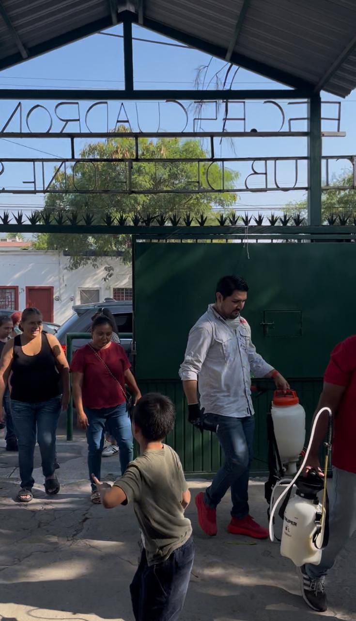 Fernando Aguirre inicia el programa “Fumigación en tu Escuela” para proteger la salud de las familias del Distrito 2