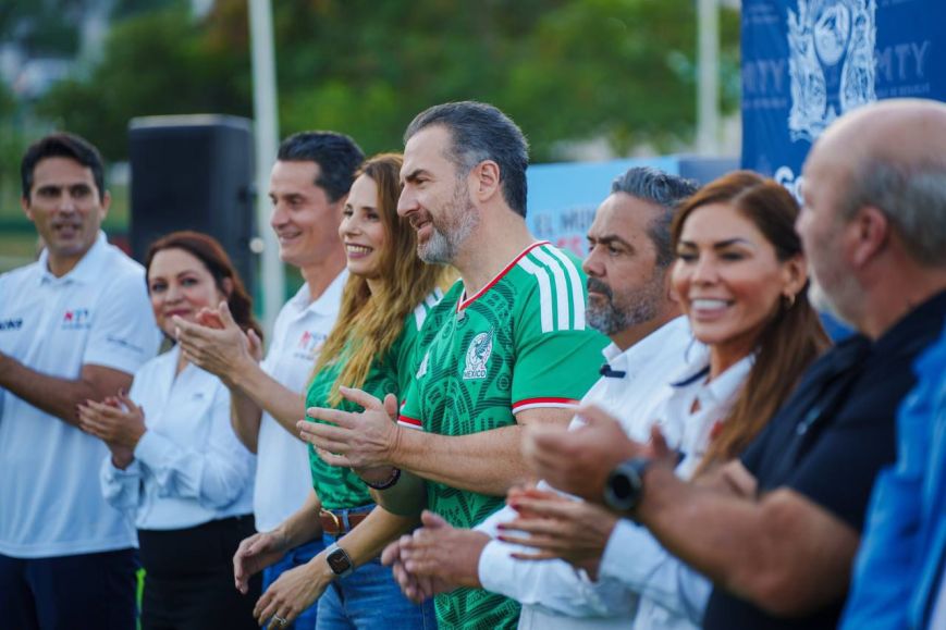 Rehabilita Monterrey cancha de fútbol rumbo a la Copa Mundial 2026