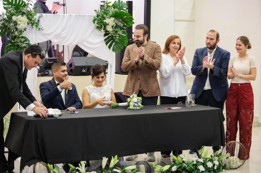 Formalizan unión 20 parejas en matrimonio colectivo en San Pedro