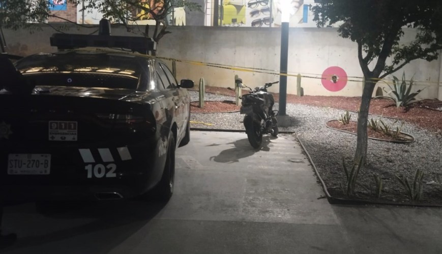 Detienen en Monterrey a joven en motocicleta con reporte de robo