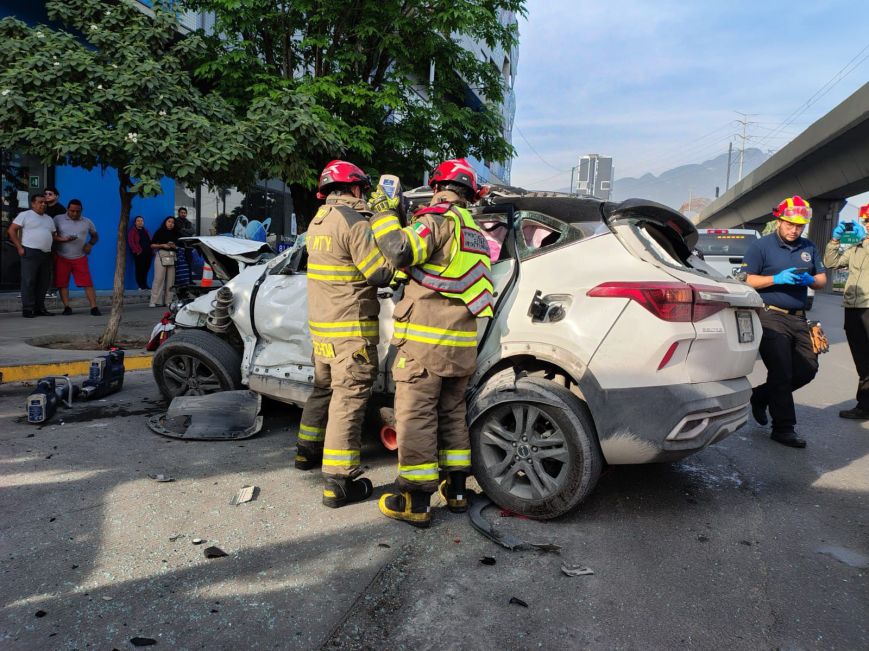 Atienden accidente vial con un lesionado en Monterrey
