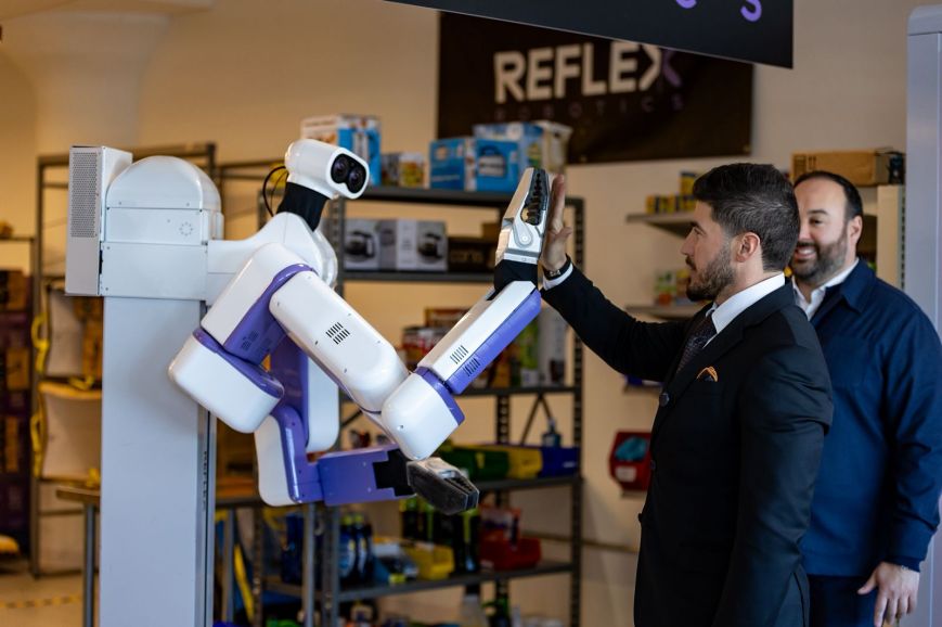 Anuncian llegada de primera empresa de robots humanoides a NL