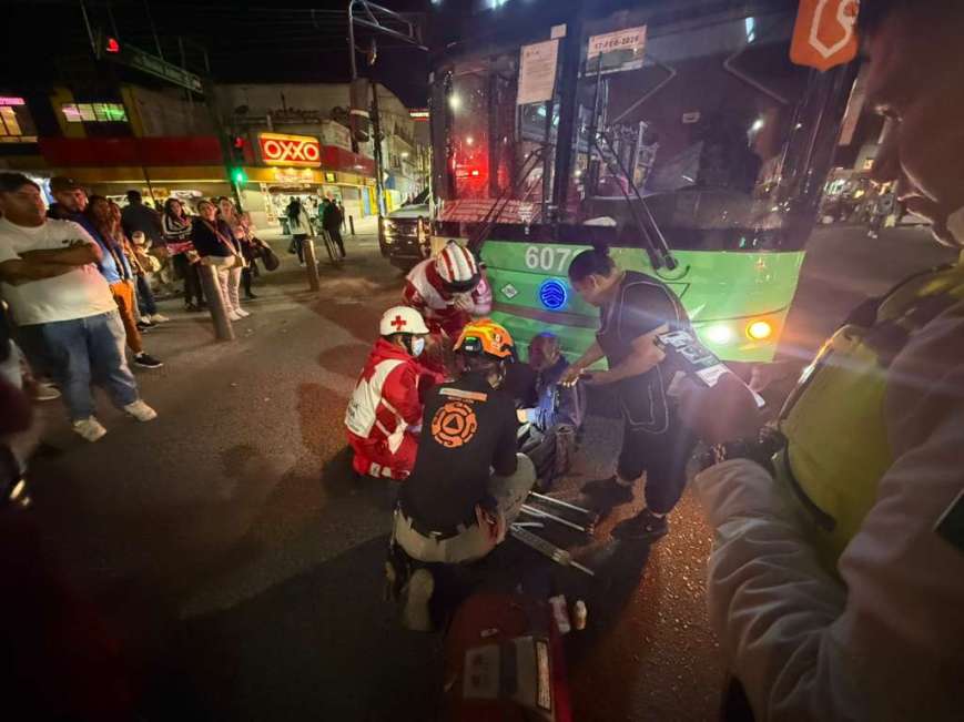 Camión urbano atropella a un adulto mayor en el Centro de Monterrey