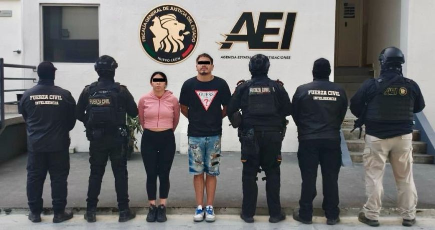 Detienen a pareja y a adolescente con drogas en el centro de Monterrey