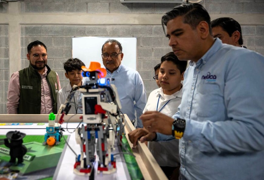 Escobedo fortalece Escuela de Artes y Oficios; destaca Mijes impulso a la robótica y educación tecnológica
