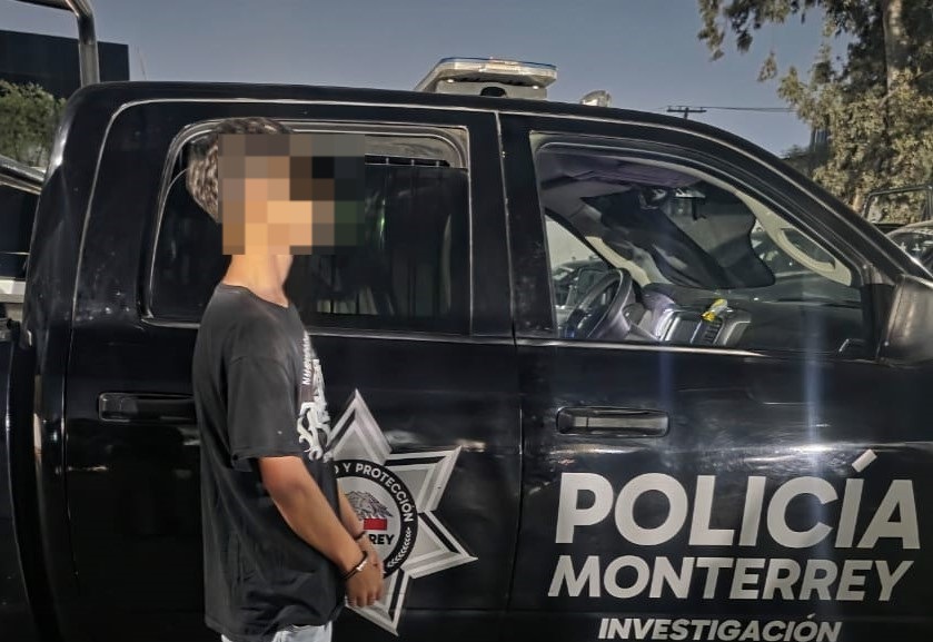 Detienen a menor con presunta droga cristal; lo investigan por robos a tienda de conveniencia