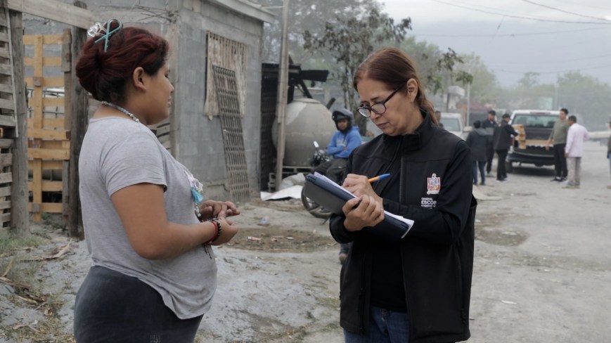 Brinda Escobedo apoyo a familias afectadas por incendio en la colonia Nueva Esperanza