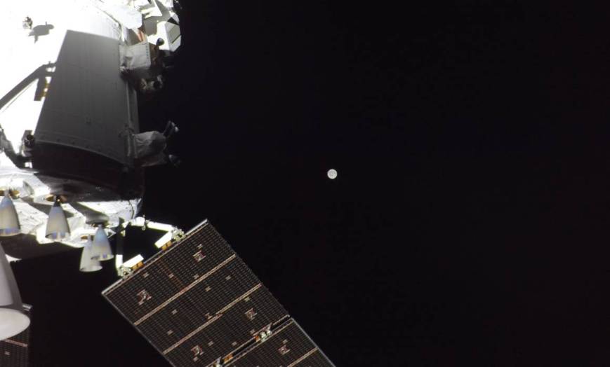 Artemis II alcanza distancia récord de la Tierra; destacan hito histórico rumbo a la Luna