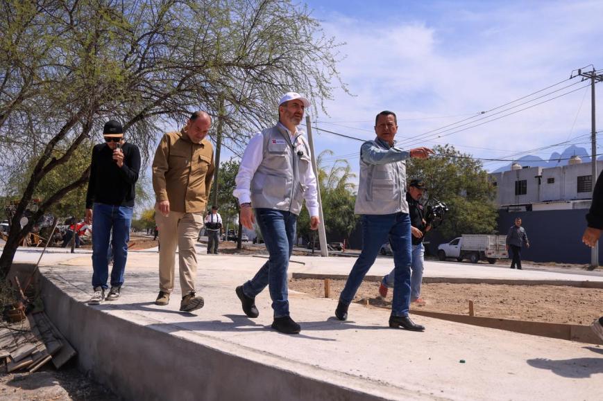 Supervisa Adrián de la Garza avance de parque lineal en avenida No Reelección