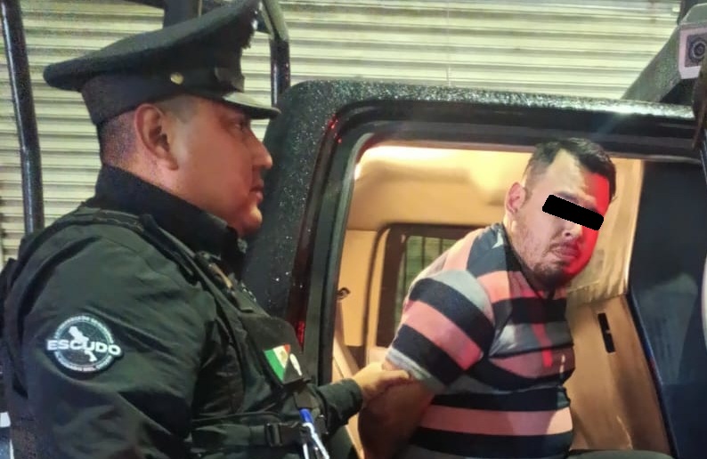 Detienen a hombre por agredir a su pareja en Monterrey