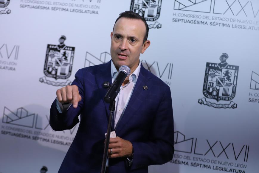 Busca Carlos de la Fuente sancionar difusión de información oficial falsa en redes sociales