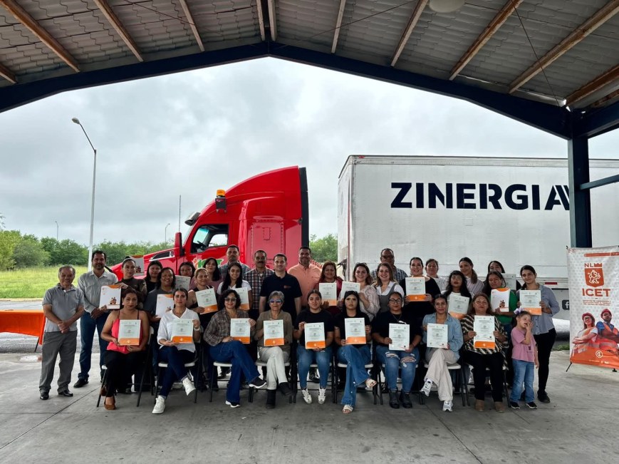 Capacitan a mujeres como operadoras de transporte de carga en Allende