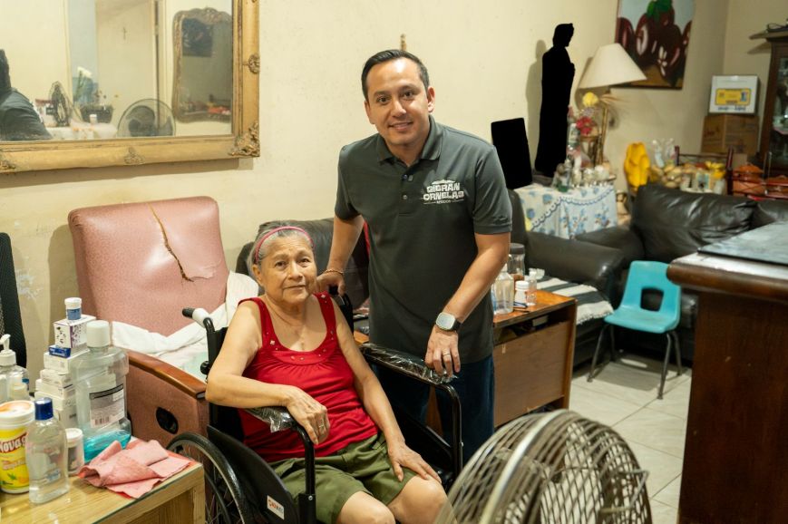 Entrega Gibran Ornelas más de 35 aparatos de movilidad a familias de Monterrey