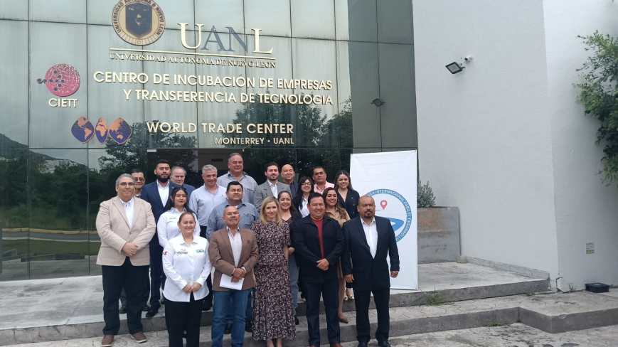 Analizan autoridades y empresarios fortalecimiento comercial y logístico en la Ruta 54