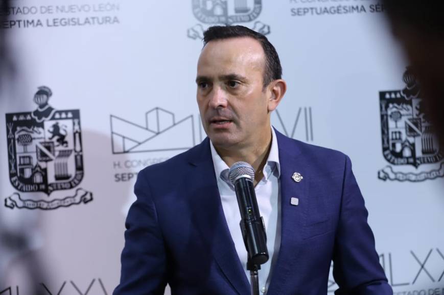 Acusa Carlos de la Fuente que Samuel García seguirá “exprimiendo” Agua y Drenaje