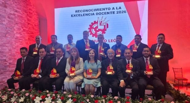 Reconocen a docentes de CECATI Nuevo León por trayectoria y formación técnica