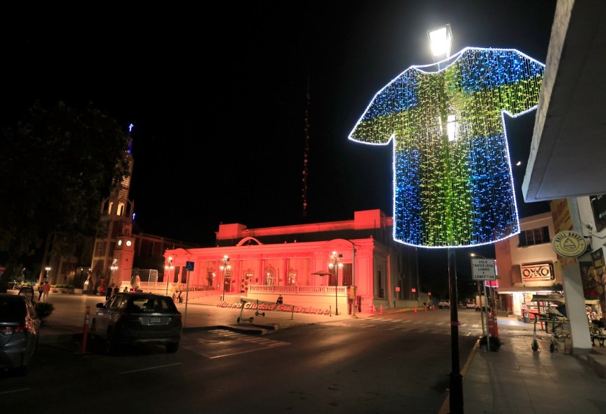 Ilumina Guadalupe sus calles con playeras mundialistas rumbo al Mundial 2026