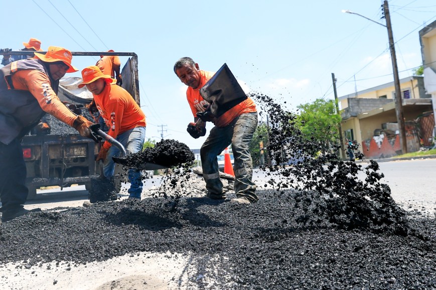 Guadalupe intensifica programa de bacheo en Cañada Blanca y Centro América
