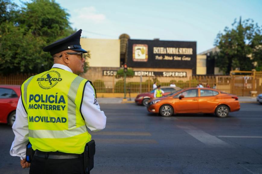 Monterrey despliega 80 agentes por regreso a clases; multa en zona escolar supera los 3 mil pesos